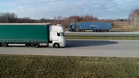 Nawigacja kazała zawracać przed tunelem na S1. GDDKiA pokazała nagrania ku przestrodze