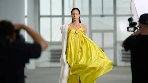 Top Model PRZED EMISJĄ W TV: Sesja z rzeźbami z fragmentów ciał uczestników