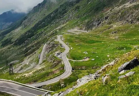 Trasa Transfogaraska. 150 km serpentyn, mostów i widoków, dla których warto zwolnić