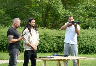 Strzelanie z kuszy i procy. Test umiejętności w walce o pieniądze w "The Traitors. Zdrajcy"