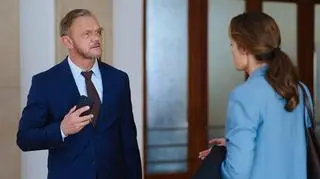 Tajemnica zawodowa: Andrzej (Cezary Pazura), Julia (Magdalena Różczka)