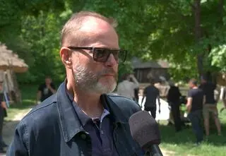 Artur Żmijewski wyreżyserował "Sami swoi. Początek". Co było wyzwaniem?