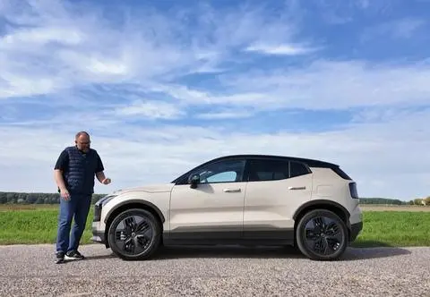 Volvo EX30 też chce w teren. Ma wersję Cross Country