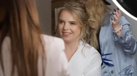 Ślub...: Syn towarzyszy Marcie w ostatnich chwilach przed ślubem