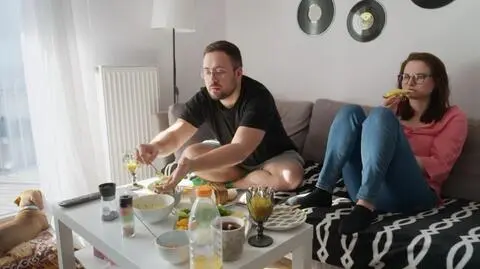 Ślub...: Przemek uczy się Justyny. Mężczyźnie zależy na przetrwaniu małżeństwa