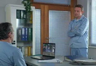 "Na Wspólnej" PRZED EMISJĄ odcinka 3799 w TV: Skandal! Nielegalnie transmitowali operacje w sieci! Kto za to odpowie?