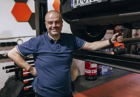 Wojny samochodowe: Mercedes S55 AMG i Renault Trafic