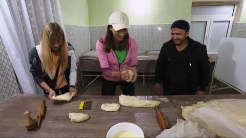 Azja Express: Pieczenie chlebków i transport wózkami