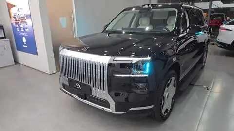 Zeekr 9X. 1400 KM, trzy silniki elektryczne i cena, która może zaskoczyć
