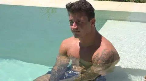 Adam w basenie / Hotel Paradise