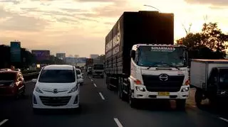 Ciężarówką przez Indonezję 