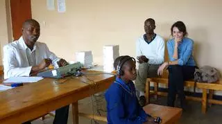 PRZEDPREMIEROWO: Jak wygląda życie głuchych dzieci w Rwandzie?