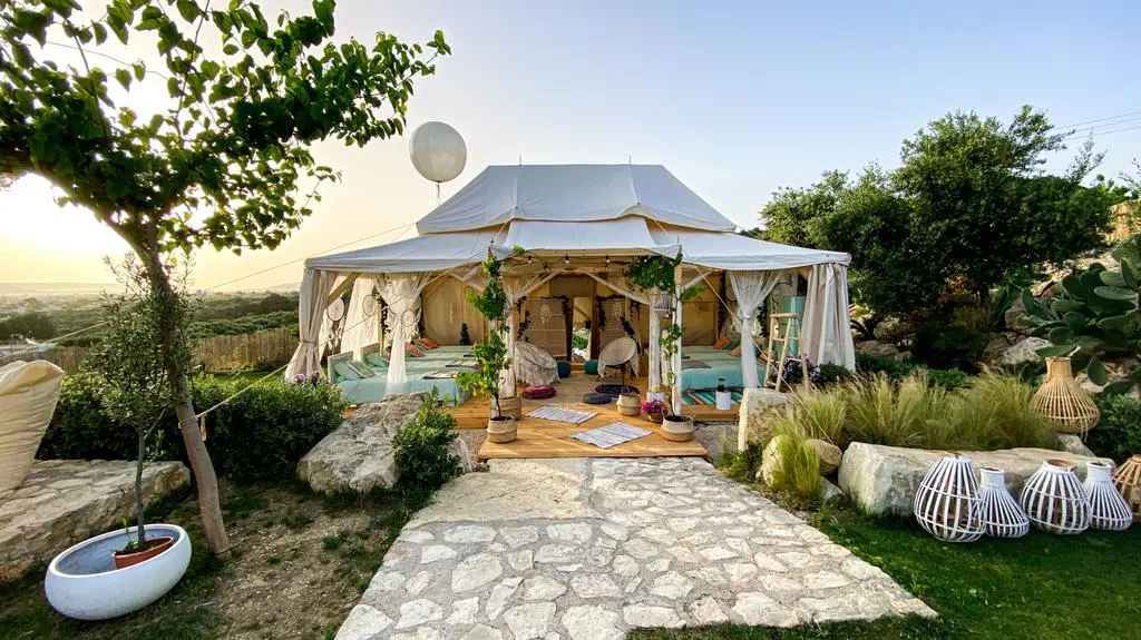 40 kontra 20: glamping