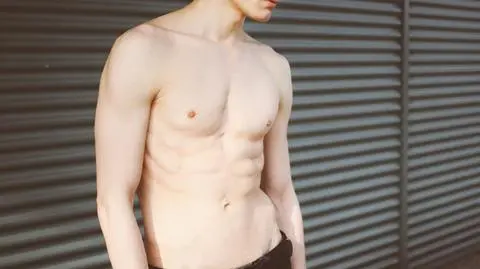 Adam Fidusiewicz w roli modela