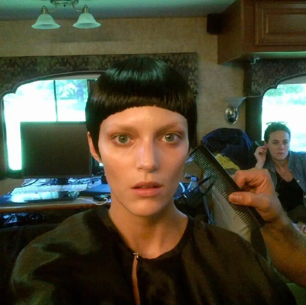 Anja jako brunetka