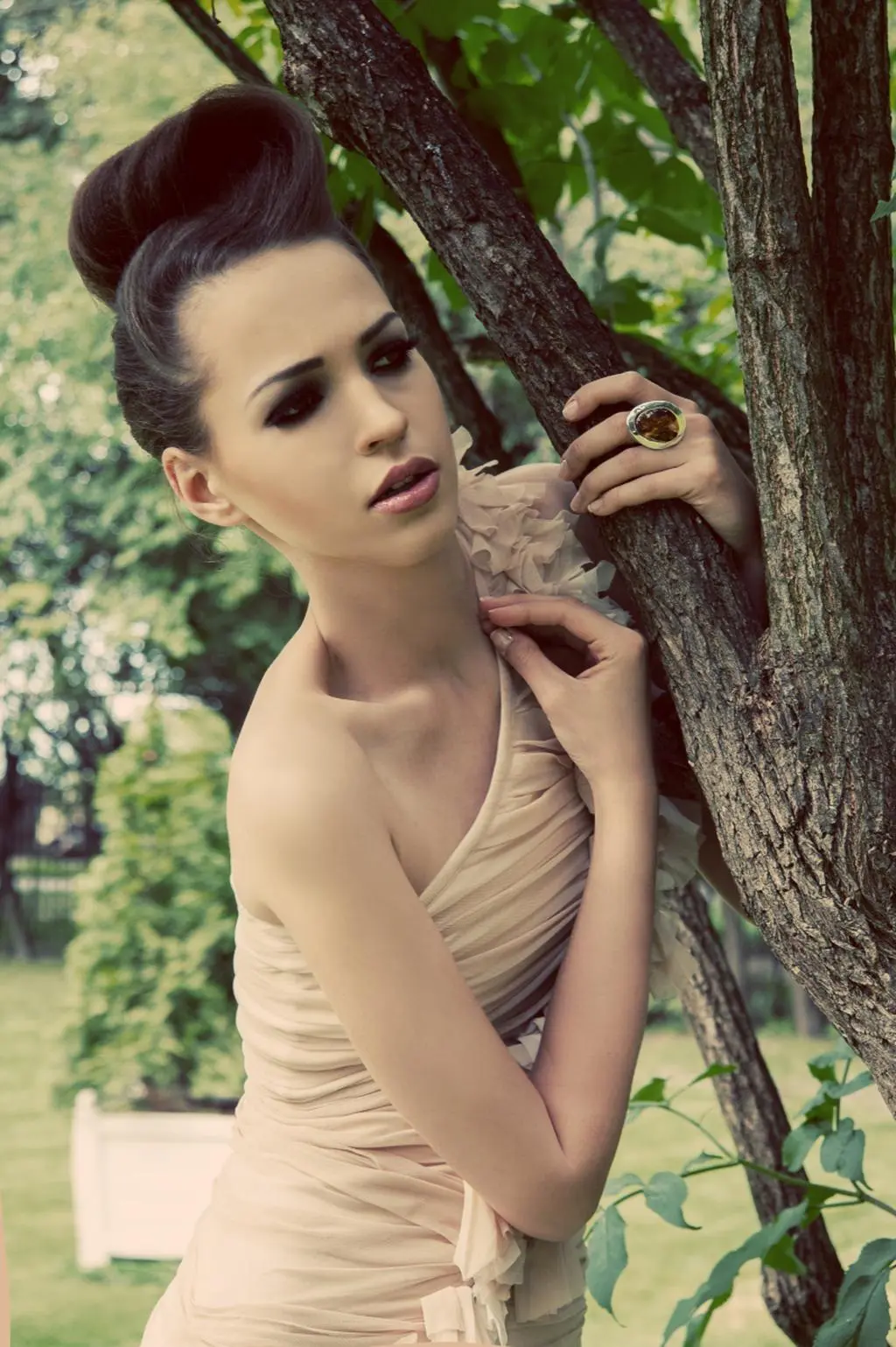 hair: Jacek Szawioła
make up: Dominika Rzymyszkiewicz Make Up Artist
projektant: Milita Nikonorov Fashion Designer