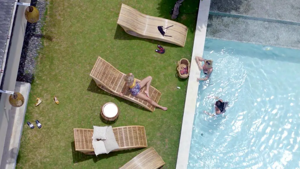 Basen przed Hotelem Paradise 