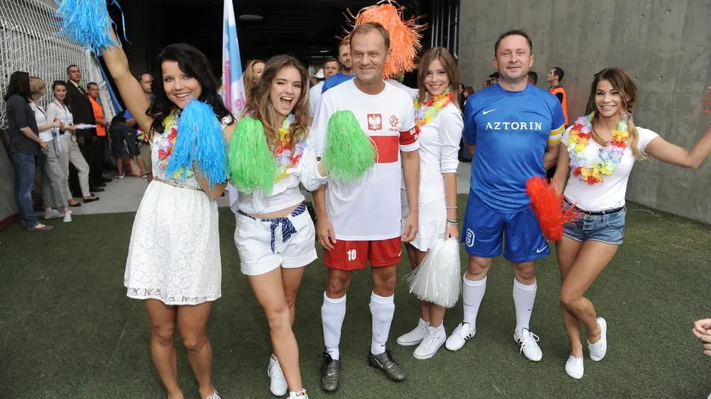Joanna Jabłczyńska, Maria Niklińska, premier Donald Tusk, Klaudia Halejcio,Kamil Durczok i Maja Bohosiewicz