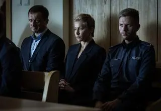 Chcesz nadrobić lub przypomnieć sobie "Chyłkę"? Sprawdź, w jakiej kolejności oglądać sezony serialu!