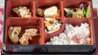 Czerwoni: Dorsz w miso, pierożki gyoza,yakitori, tofu
