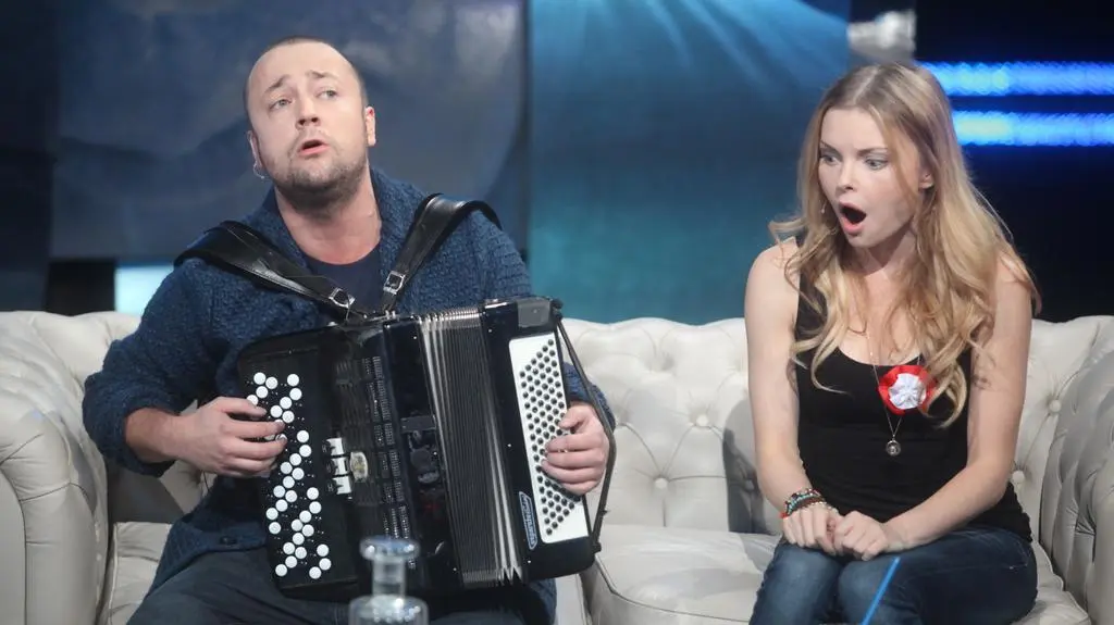 Czesław Mozil, Iza Miko