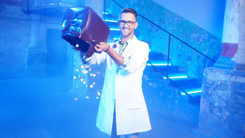 Dr Łukasz Durajski na planie czołówki programu "Pogromcy medycznych mitów"