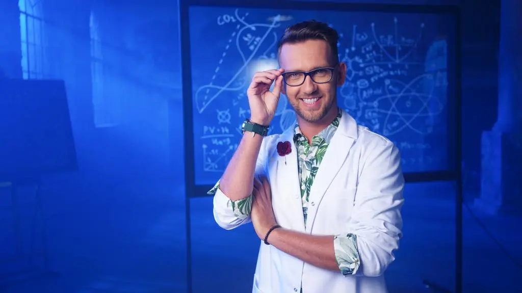 Dr Łukasz Durajski na planie czołówki programu "Pogromcy medycznych mitów"