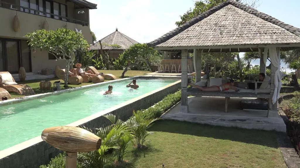 Dzień w Hotelu Paradise