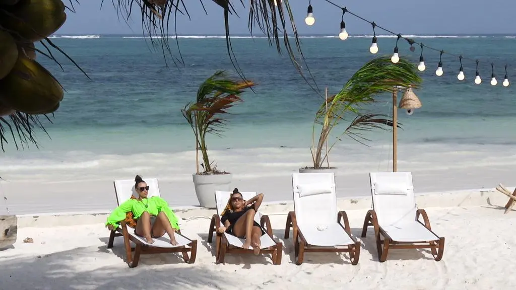 Hotel Paradise 3: Bibi i Luiza