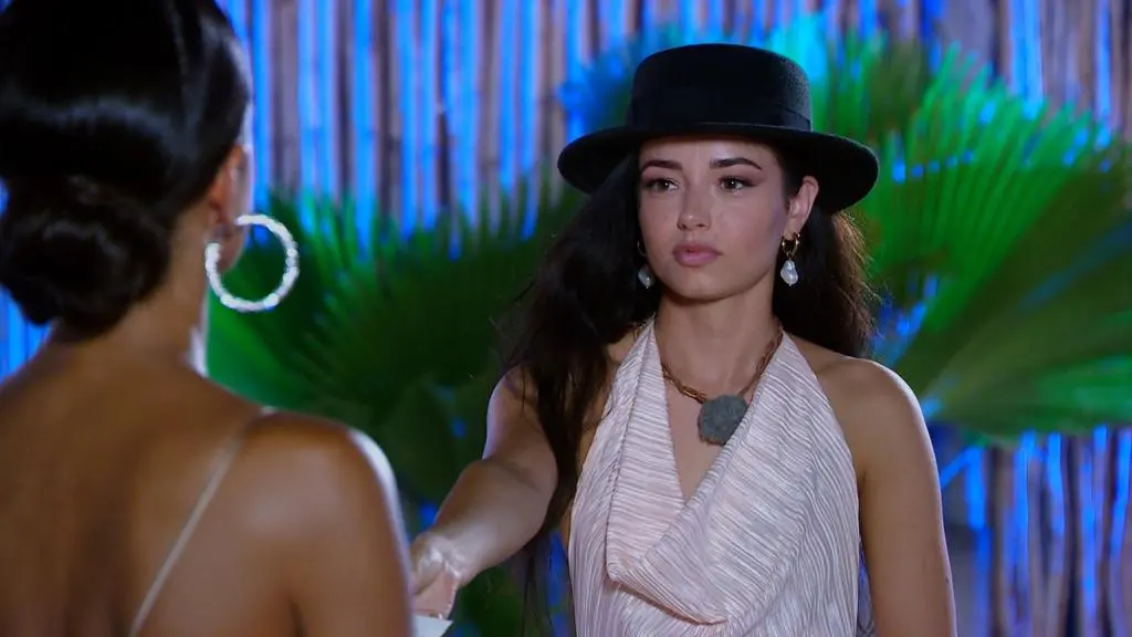 Hotel Paradise 3: Klaudia El Dursi i Kara