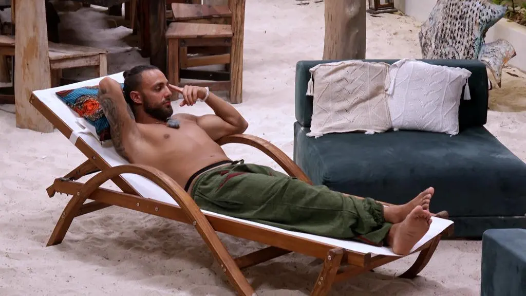 Hotel Paradise 3: Krystian