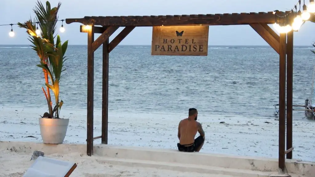Hotel Paradise 3: Krystian 