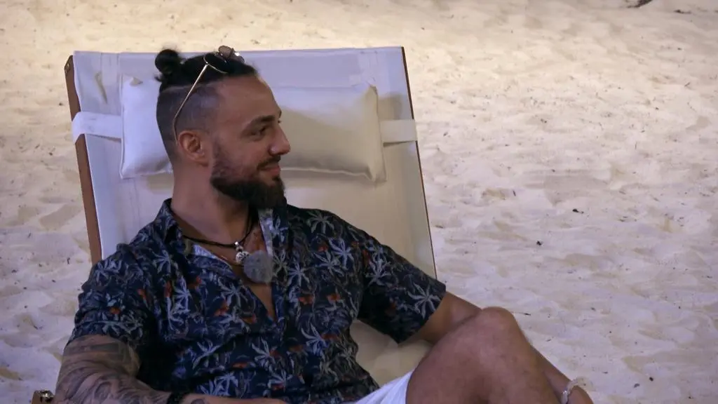 Hotel Paradise 3: Krystian