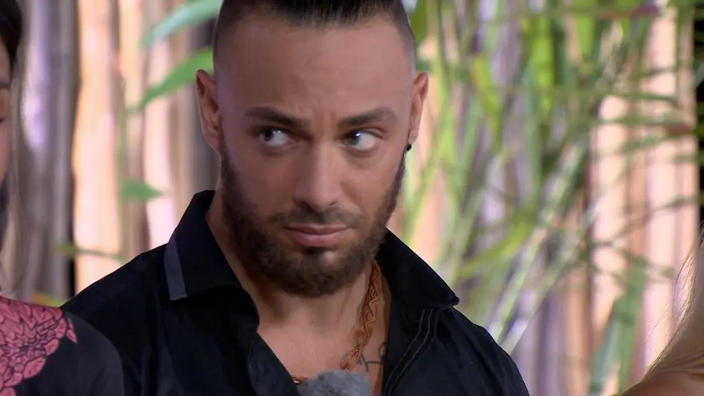 Hotel Paradise 3: Krystian