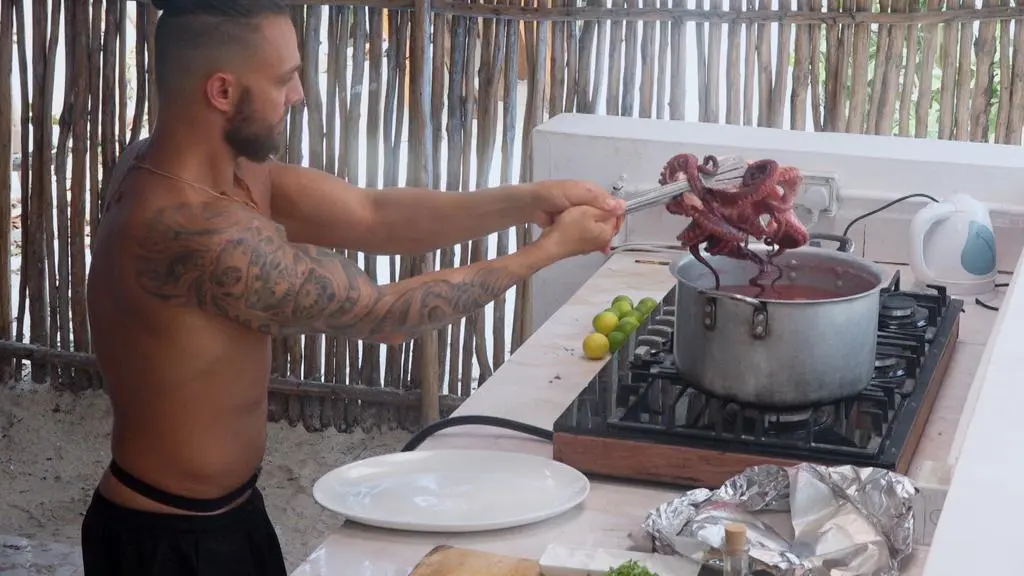Hotel Paradise 3: Krystian