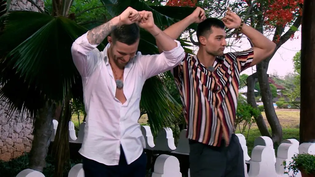 Hotel Paradise 3: Panowie ćwiczą taniec 