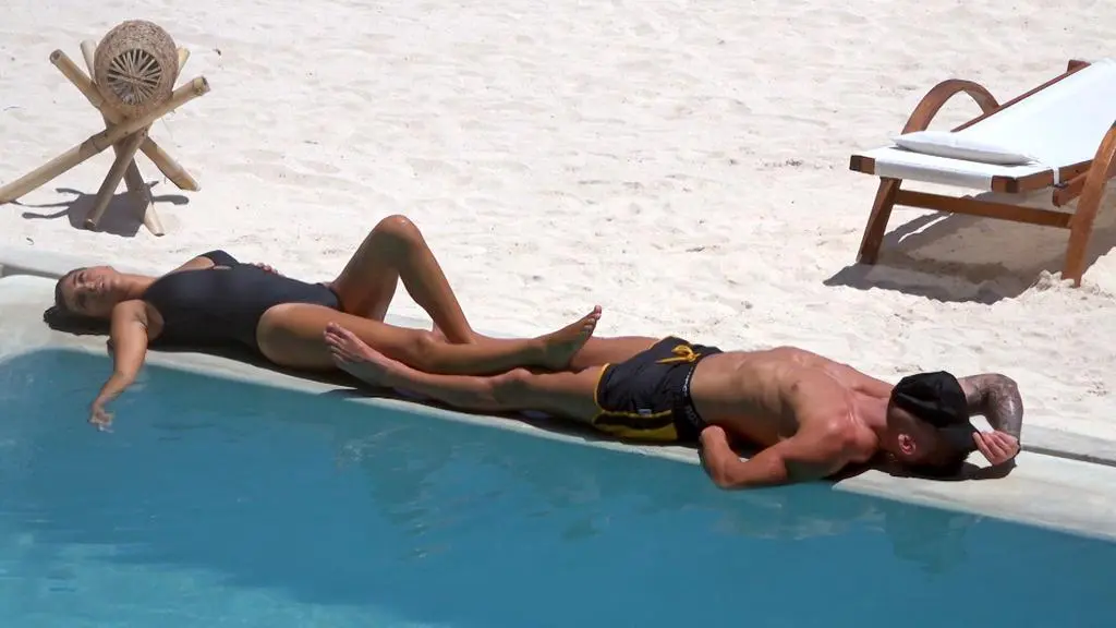 Hotel Paradise 3: Relaks nad basenem