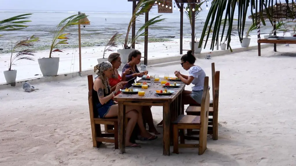 Hotel Paradise 3: Śniadanie dziewczyn