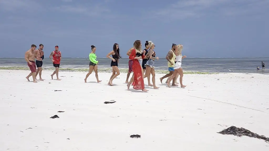 Hotel Paradise 3: Uczestnicy na plaży!