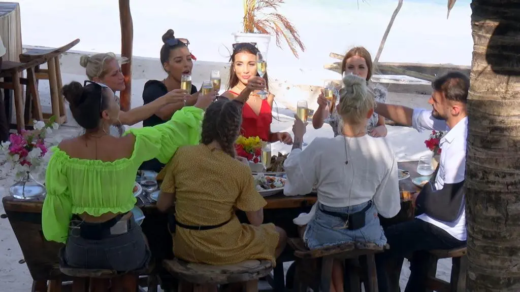 Hotel Paradise 3: Uroczysty obiad Sebastiana z dziewczynami!