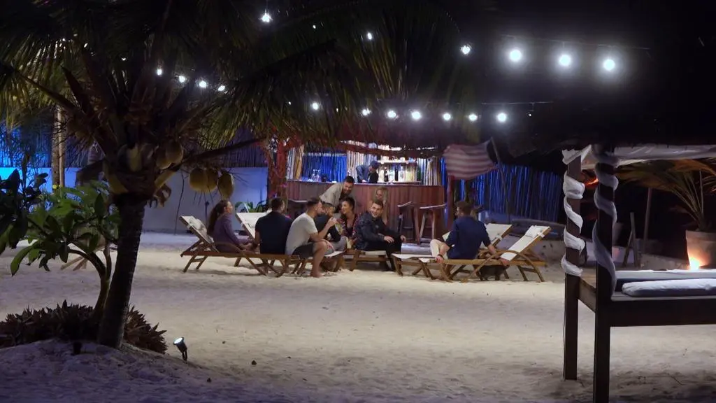 Hotel Paradise 3: Wieczór w raju!
