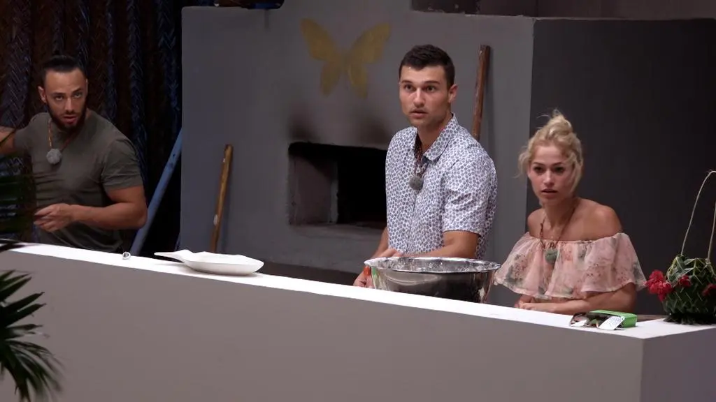 Hotel Paradise 3: Wieczór z pizzą 