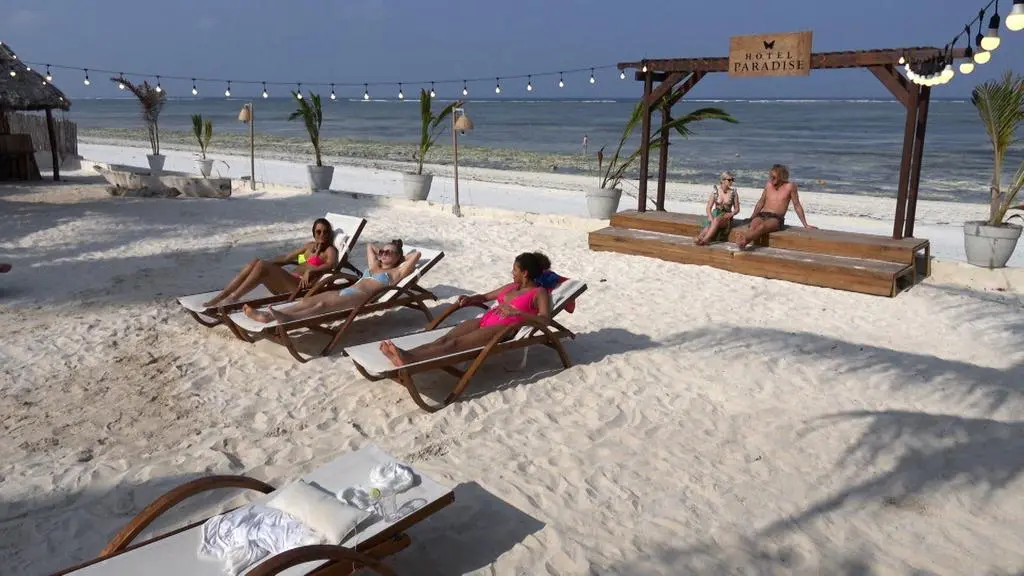 Hotel Paradise 4: Dzień w raju!