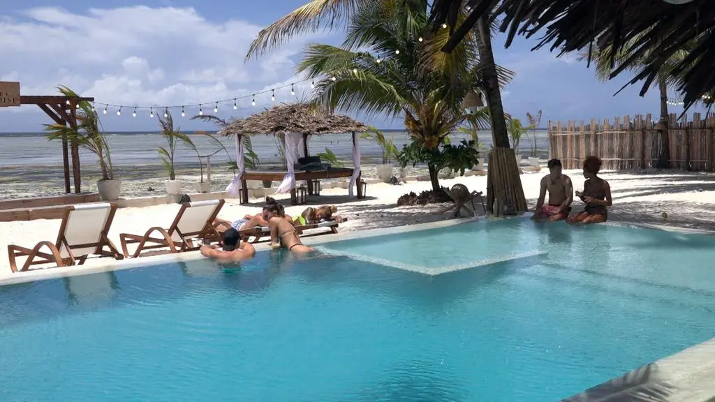 Hotel Paradise 4: Dzień w raju