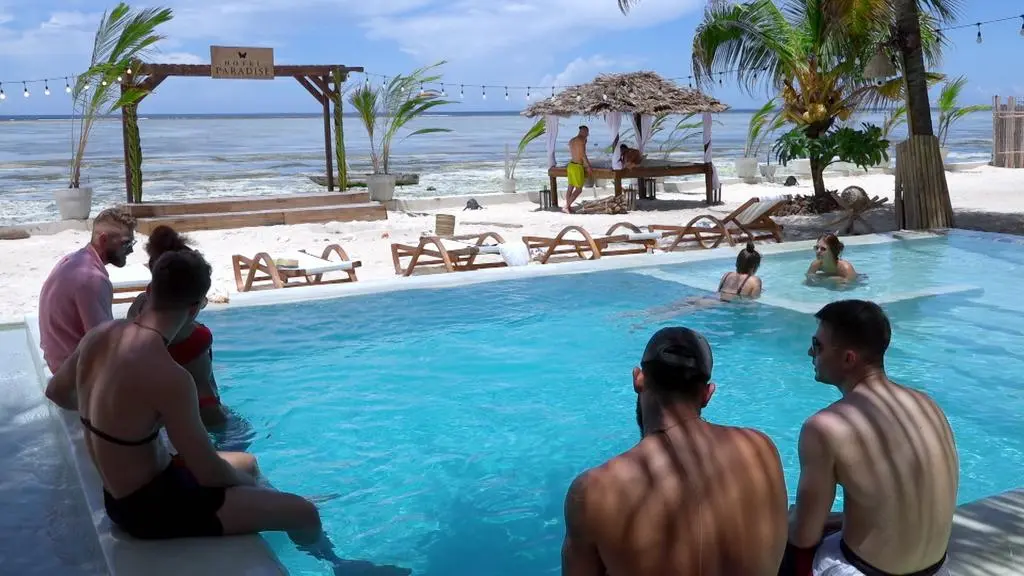 Hotel Paradise 4: Dzień w raju 