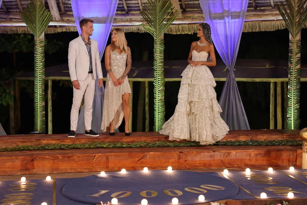 Hotel Paradise 4: Klaudia El Dursi, Mike i Sara