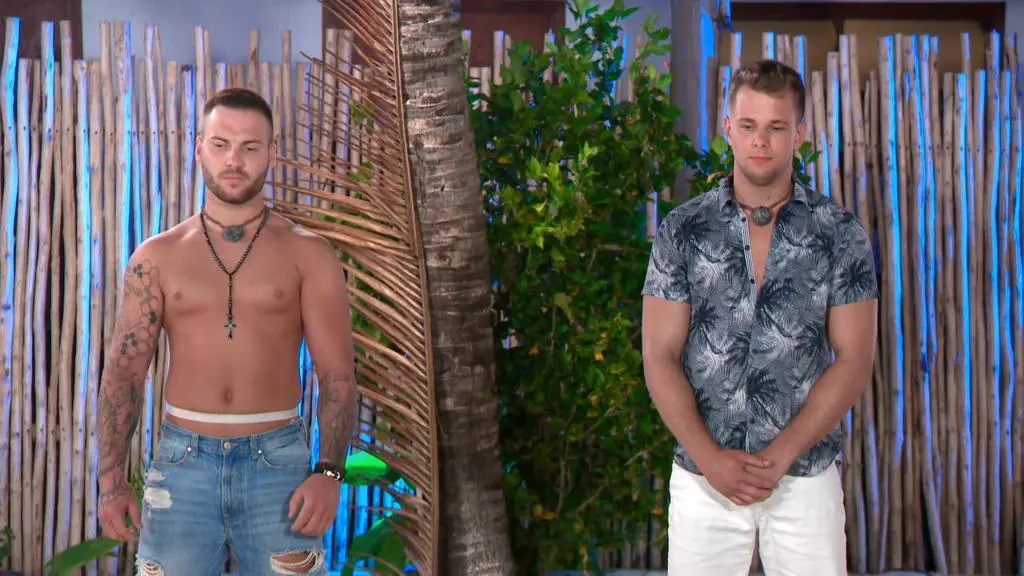 Hotel Paradise 4: Łuki i Mike
