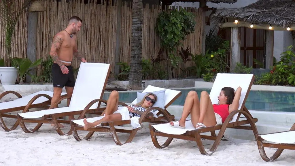 Hotel Paradise 4: Łuki, Sara, Vanessa