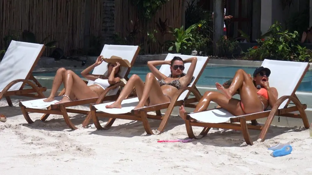 Hotel Paradise 4: Opalanie