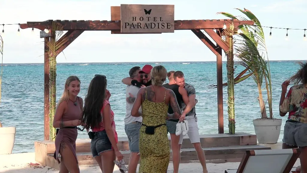 Hotel Paradise 4: Powitanie Mike'a i Łukiego